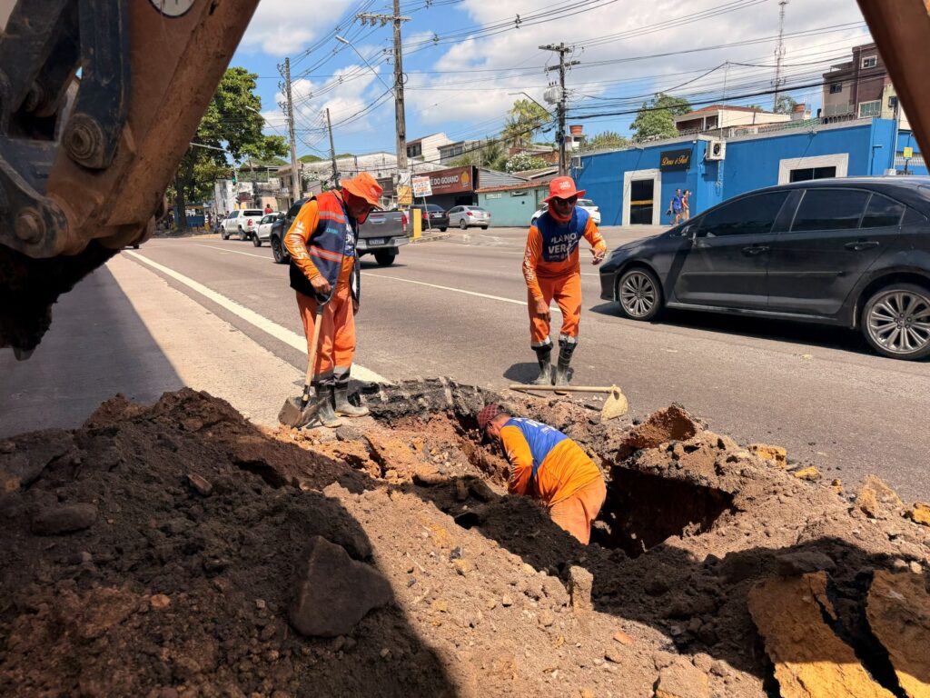 Prefeitura-de-Manaus-atua-de-forma-emergencial-na-recuperacao-de-rede-de-drenagem-da-avenida-Torquato-Tapajos-2