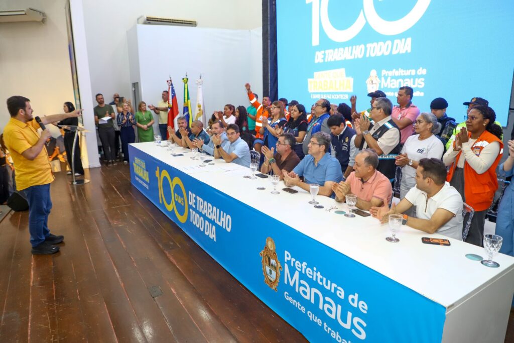 Servidora-do-Implurb-e-homenageada-durante-evento-dos-100-dias-da-gestao-do-prefeito-Renato-Junior-2
